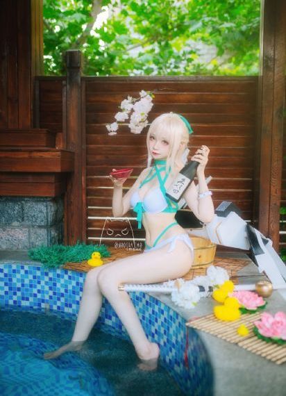 我和年轻的女教师观看